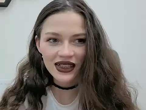 Avelinehowo uwu online show from April 4, 1:52 pm