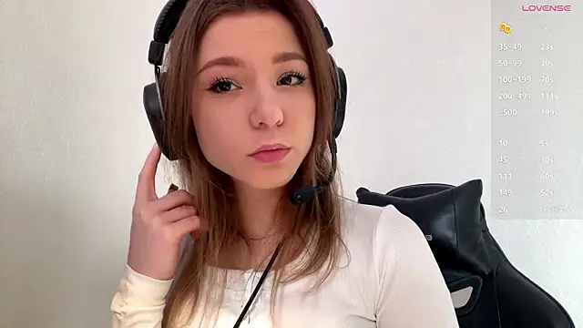 Snapshot of aera_elese chatting on February 19, 8:43 am aera elese online show from February 19, 8:43 am