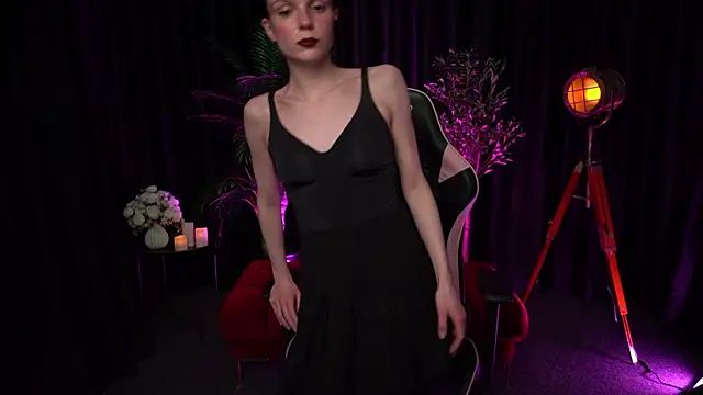 Snapshot of Wild_Alice_me chatting on February 18, 4:47 pm Wild Alice me online show from February 18, 4:47 pm