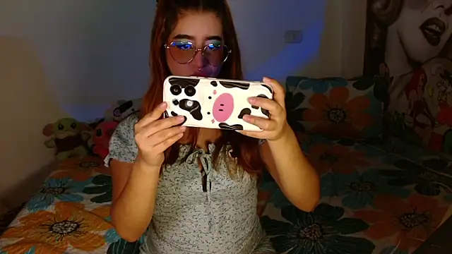 chloe roxy online show from April 8, 4:01 am