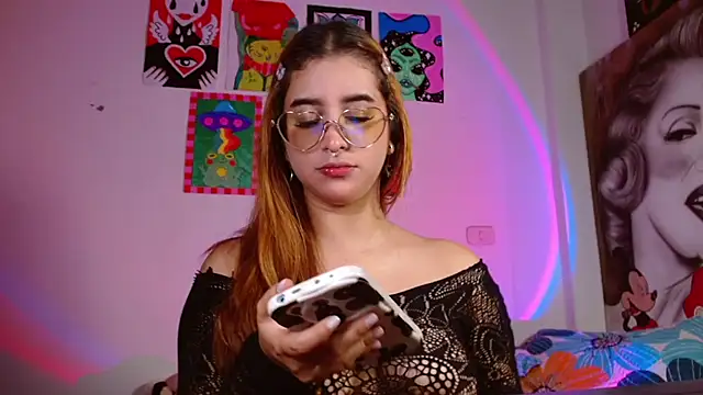 chloe roxy online show from April 11, 4:17 am