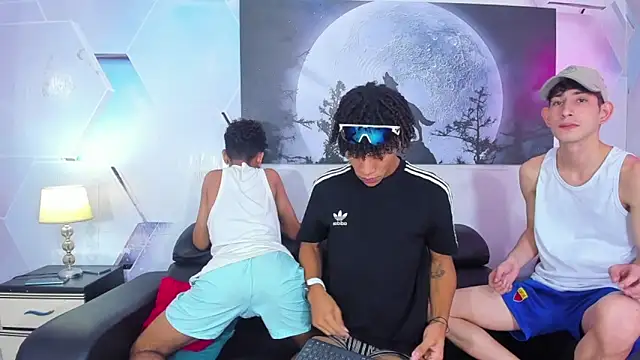 Snapshot of Spicy_guys chatting on April 18, 8:09 pm Spicy guys online show from April 18, 8:09 pm