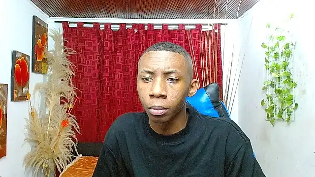 milo018 online show from March 13, 8:37 pm