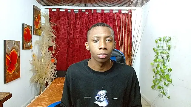 milo018 online show from March 26, 8:42 am