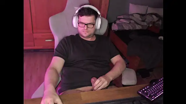 Whyteshadow4235 online show from February 18, 7:43 pm