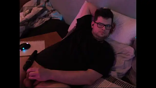 Whyteshadow4235 online show from March 1, 8:00 pm