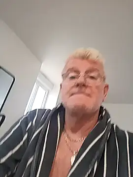 olivbisoumis online show from February 18, 8:10 am