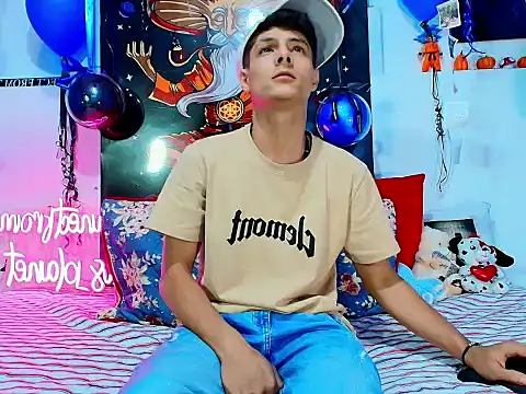 Snapshot of Eliassalvatore_ chatting on March 4, 12:38 am Eliassalvatore online show from March 4, 12:38 am