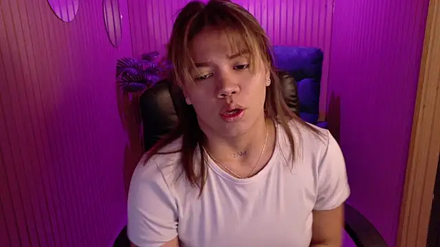 Alessia Monroe  online show from April 6, 7:59 pm