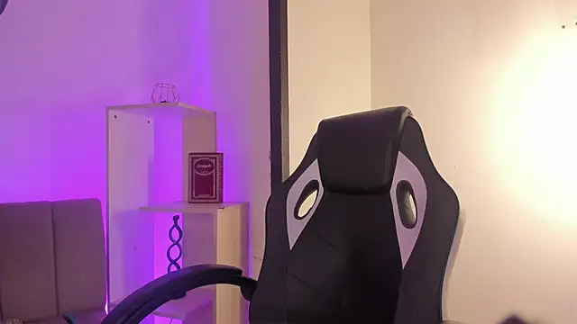 Snapshot of MelLove_ chatting on February 26, 9:25 pm MelLove online show from February 26, 9:25 pm