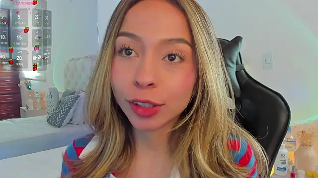 Snapshot of LuuluBerry chatting on March 1, 7:05 pm LuuluBerry online show from March 1, 7:05 pm