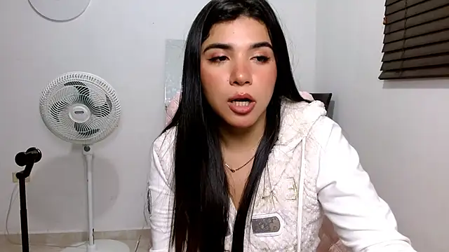 MiaDiamontLatin online show from March 19, 5:55 am