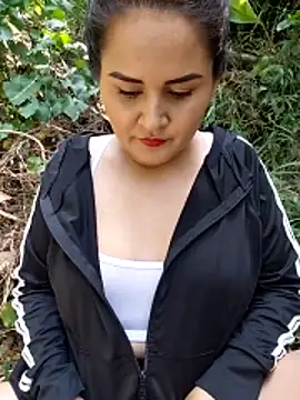 yissela92 online show from March 7, 4:37 pm