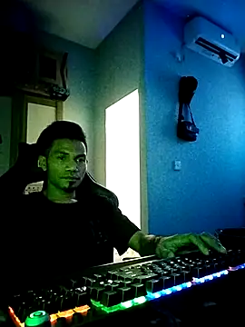 Snapshot of UcEng_Lab chatting on March 1, 1:07 am UcEng Lab online show from March 1, 1:07 am