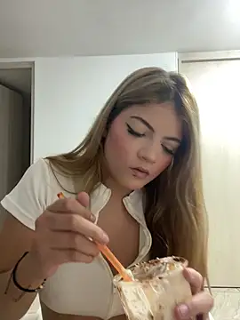 Snapshot of meggan___ chatting on February 26, 7:40 am meggan online show from February 26, 7:40 am