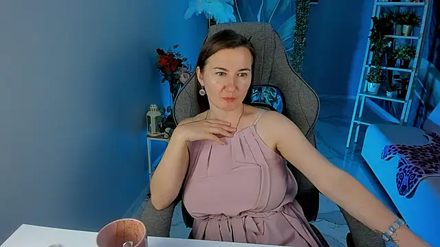 Snapshot of Golden_Dragon chatting on June 18, 9:14 am Golden Dragon online show from June 18, 9:14 am