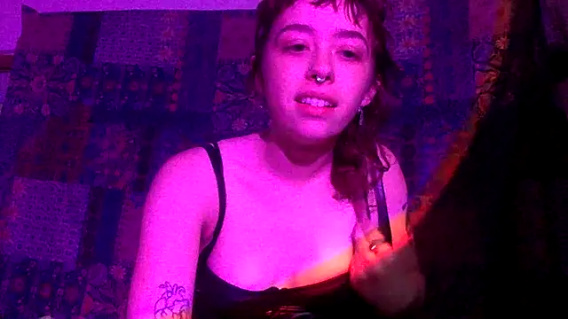 Snapshot of ivyxoxo chatting on April 5, 2:20 am ivyxoxo online show from April 5, 2:20 am