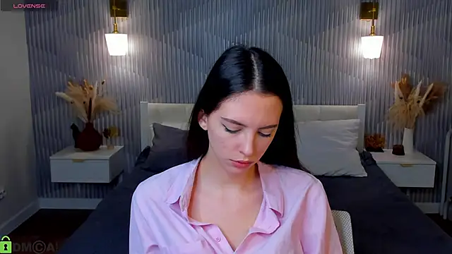 elise robbie online show from April 9, 1:05 am