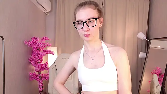 PinkClou9 online show from April 10, 10:25 pm