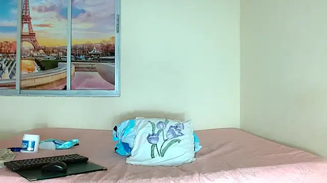 afroditaahot20 online show from March 31, 1:40 am