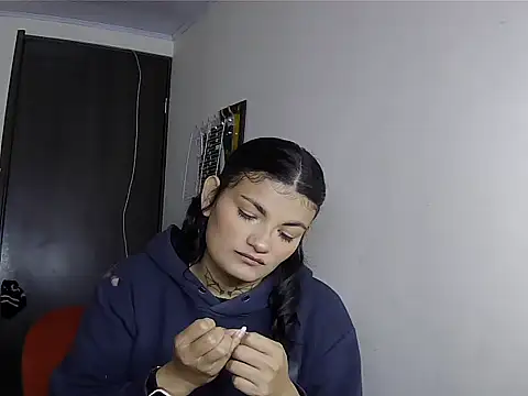 Snapshot of xoxo_Gotic chatting on February 24, 11:58 pm xoxo Gotic online show from February 24, 11:58 pm