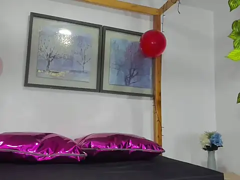 Snapshot of Xamira_hot chatting on February 20, 3:47 am Xamira hot online show from February 20, 3:47 am