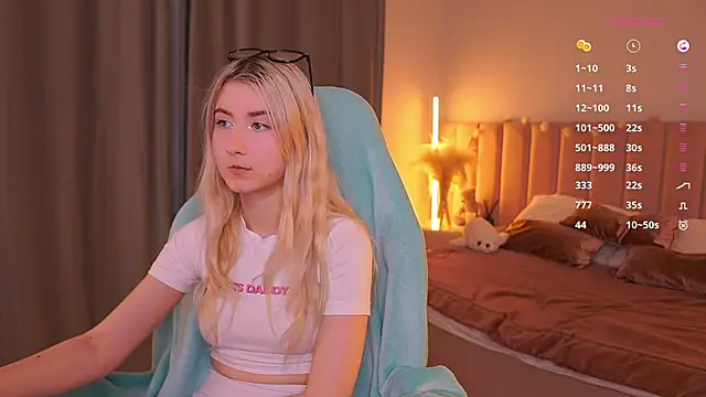 Snapshot of Aiko_Takana chatting on February 25, 3:43 pm Aiko Takana online show from February 25, 3:43 pm