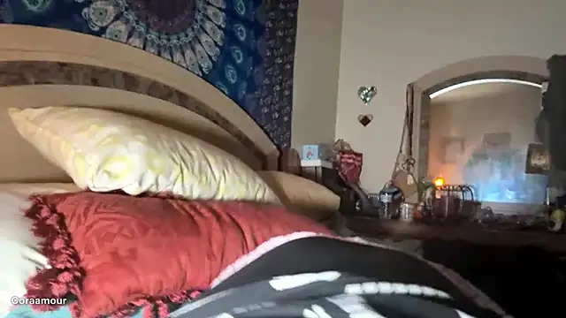 itscoraamour online show from April 5, 1:47 am