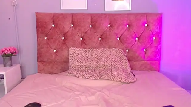 lilirousee online show from May 15, 6:04 pm