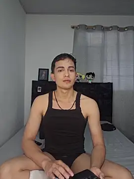 NewYoungHot online show from February 24, 8:40 pm