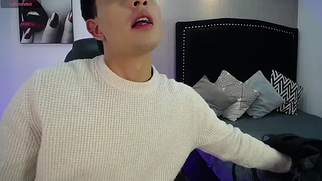 NewYoungHot online show from April 10, 8:13 pm