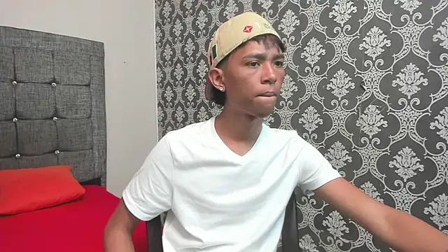 Little Twink19x online show from February 24, 7:23 pm