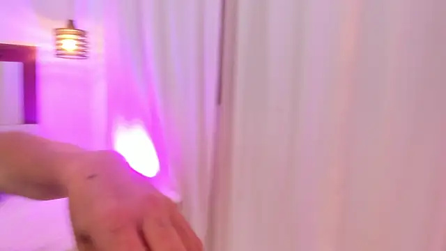 Snapshot of Zarayjewell_ chatting on February 27, 2:22 am Zarayjewell online show from February 27, 2:22 am