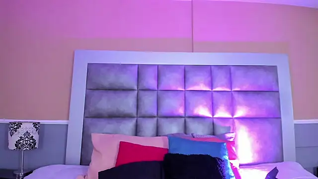 LunaDamasco online show from March 28, 8:08 pm