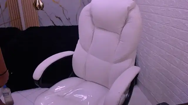 Snapshot of velvet_o chatting on February 28, 4:24 am velvet o online show from February 28, 4:24 am