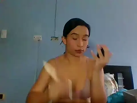 Snapshot of scarlettscottx_ chatting on April 21, 2:56 pm scarlettscottx online show from April 21, 2:56 pm