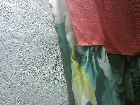 lovelypinay00 online show from May 1, 12:21 pm