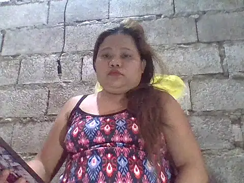 sweetlyn31 online show from August 5, 6:05 am