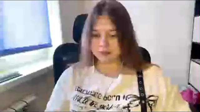 TomikoPfau online show from March 17, 7:55 am