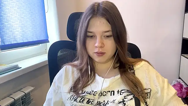 TomikoPfau online show from March 20, 8:19 am