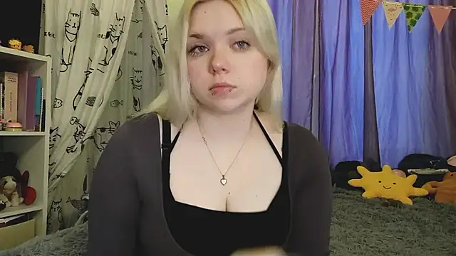 Snapshot of Karengilgun chatting on February 19, 3:08 pm Karengilgun online show from February 19, 3:08 pm