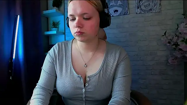 Snapshot of Karengilgun chatting on February 26, 3:22 pm Karengilgun online show from February 26, 3:22 pm