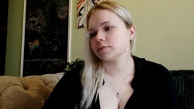 Snapshot of Karengilgun chatting on March 4, 1:17 pm Karengilgun online show from March 4, 1:17 pm