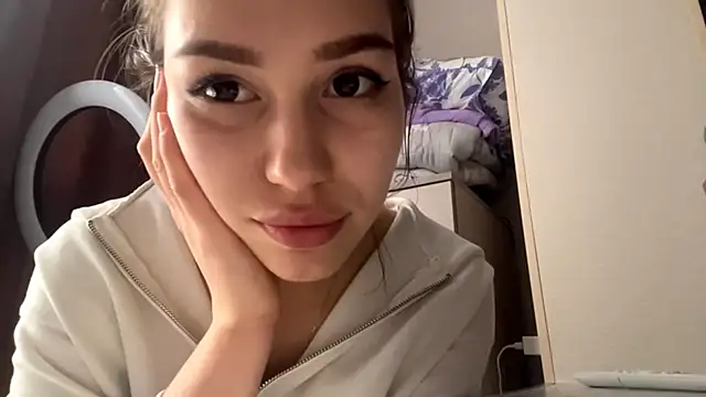 HypnoticEyeys online show from February 25, 11:20 am