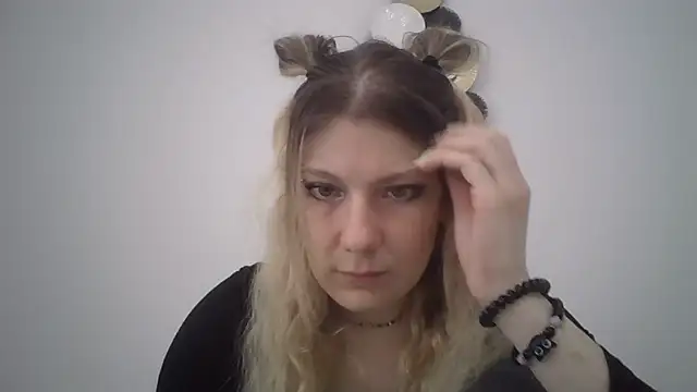 Foxy Bright online show from March 5, 12:45 pm