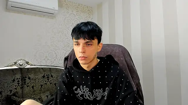 Snapshot of ClarkBev chatting on February 24, 7:50 am ClarkBev online show from February 24, 7:50 am