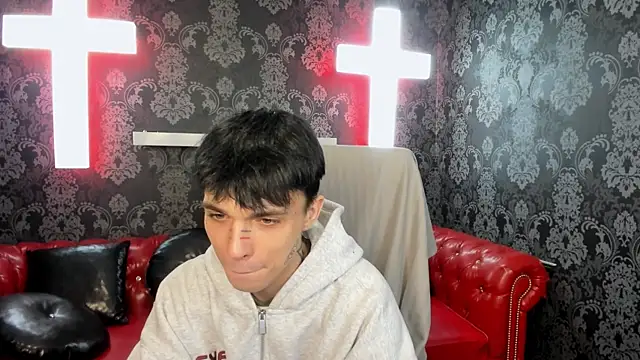 Snapshot of ClarkBev chatting on March 1, 7:54 am ClarkBev online show from March 1, 7:54 am