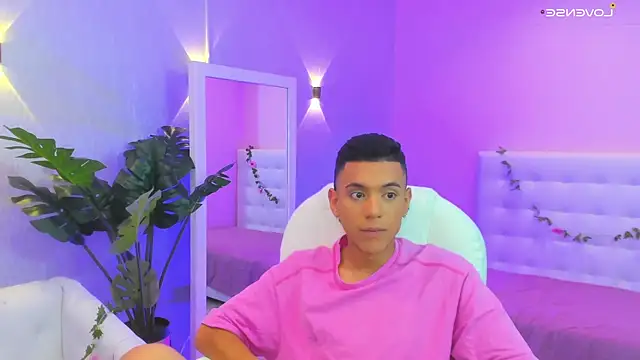 dominicjonnes online show from March 28, 3:44 pm