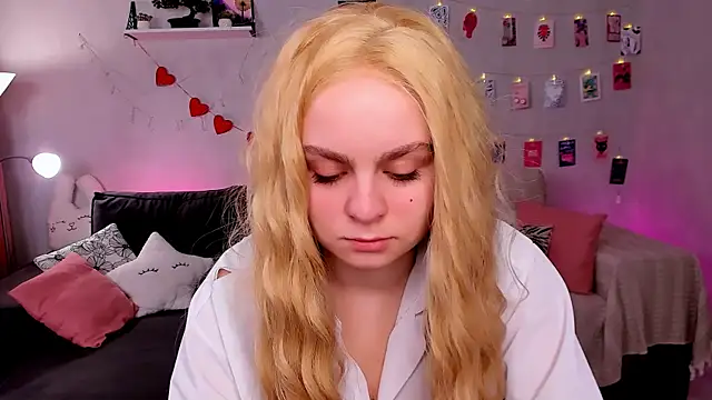 VivienAllen online show from March 1, 2:24 am