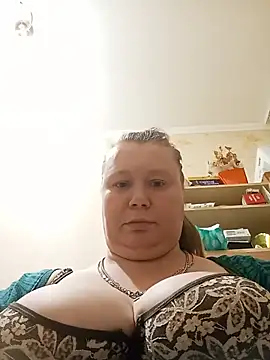 Snapshot of KiraStanton chatting on June 1, 8:43 pm KiraStanton online show from June 1, 8:43 pm